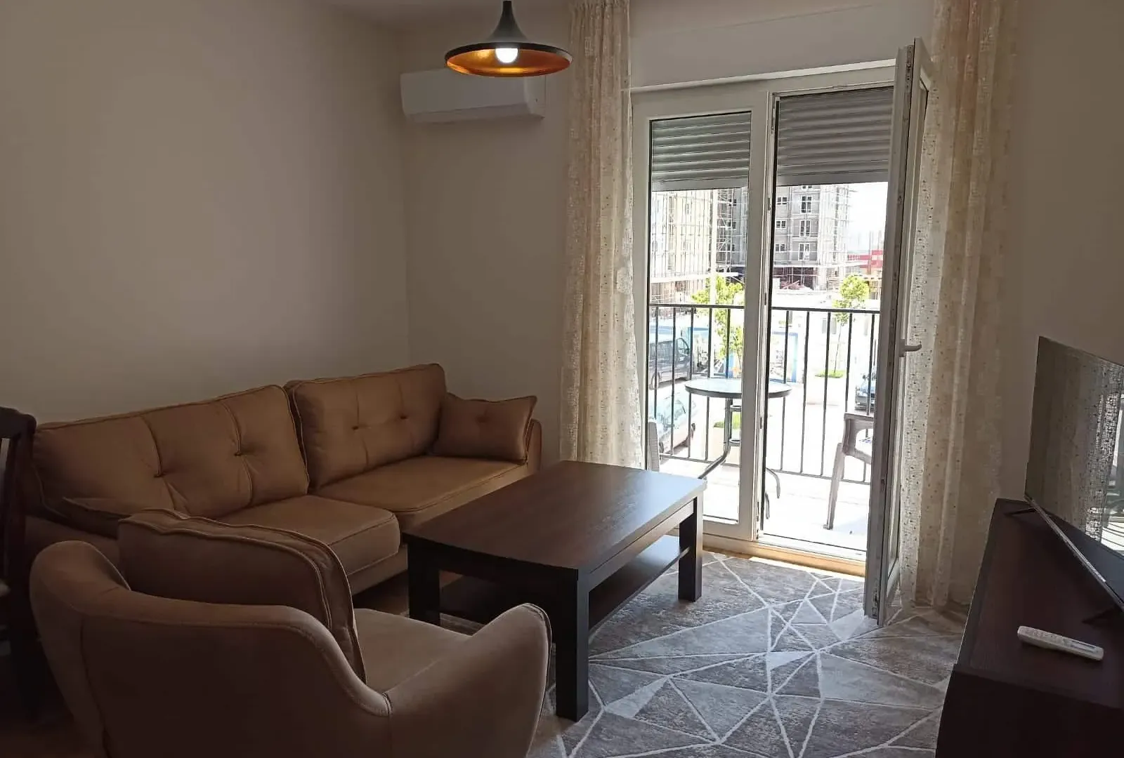 Izdavanje, jednosoban stan, 42m², Pobrežje, Podgorica