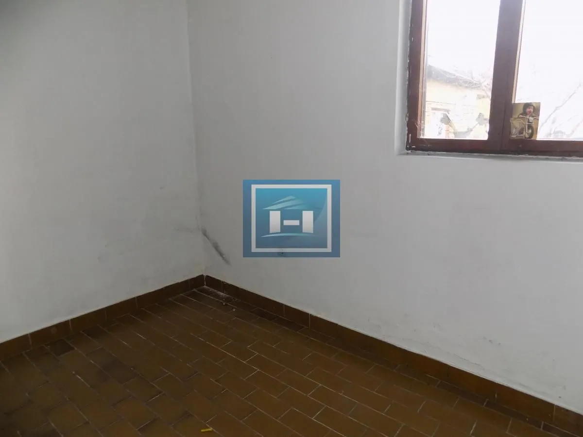 Izdavanje, poslovni prostor, 90m², Paraćin, Srbija