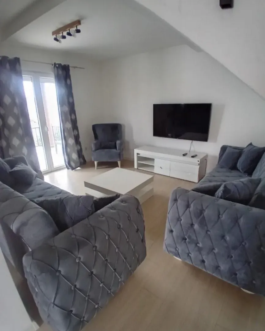 Izdavanje, dvosoban stan, 140m², Donja Gorica, Podgorica