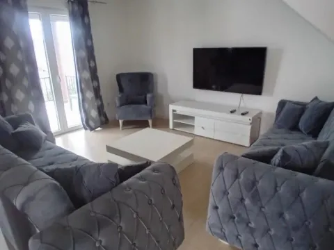 Izdavanje, dvosoban stan, 140m², Donja Gorica, Podgorica