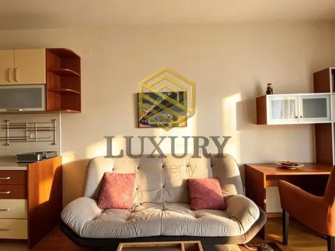 Izdavanje, garsonjera, 325m², City Kvart, Podgorica - image 1