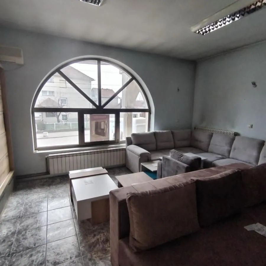 Rent, office space, 500m², Batajnica, Beograd