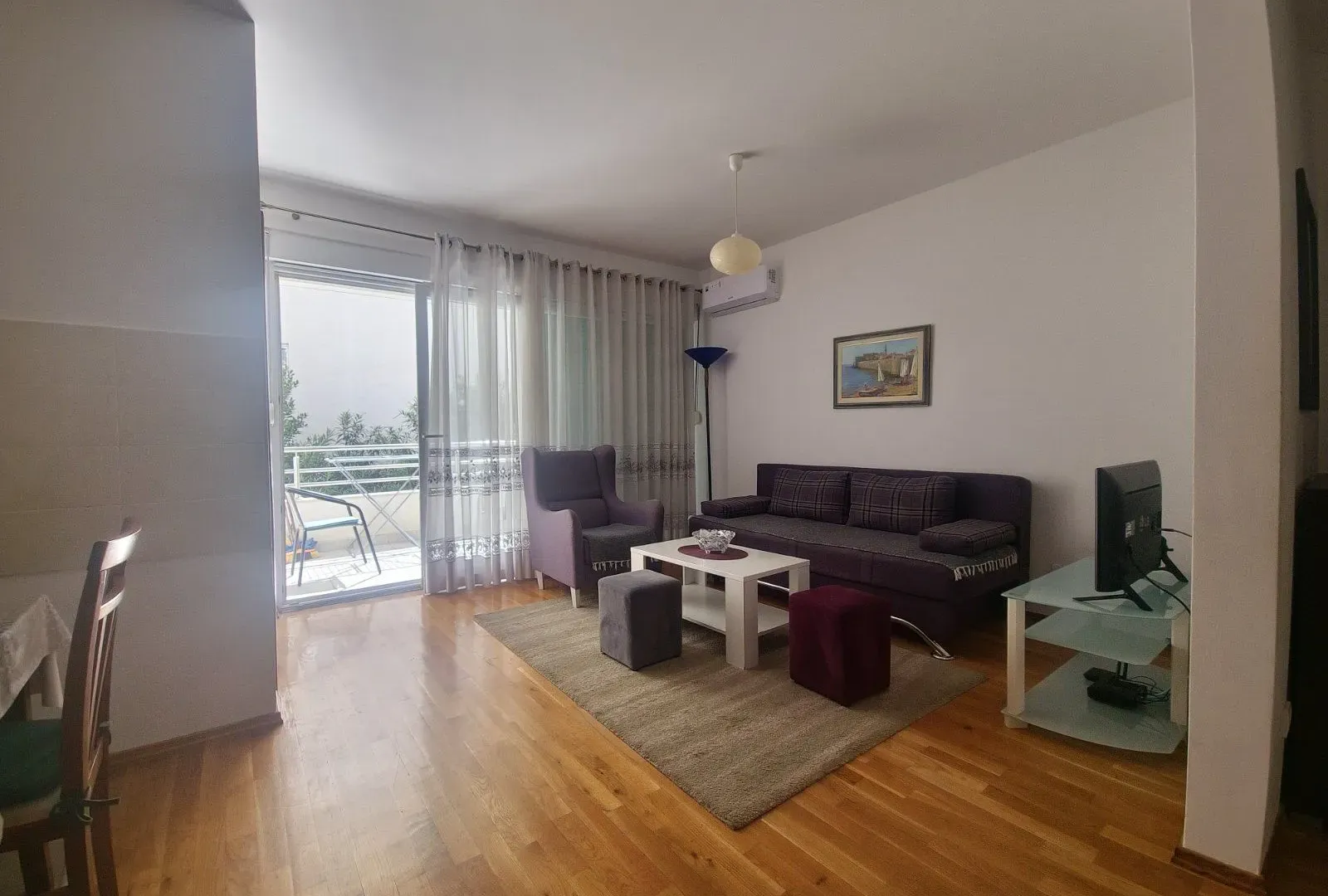 Izdavanje, dvosoban stan, 68m², Budva, Crna Gora