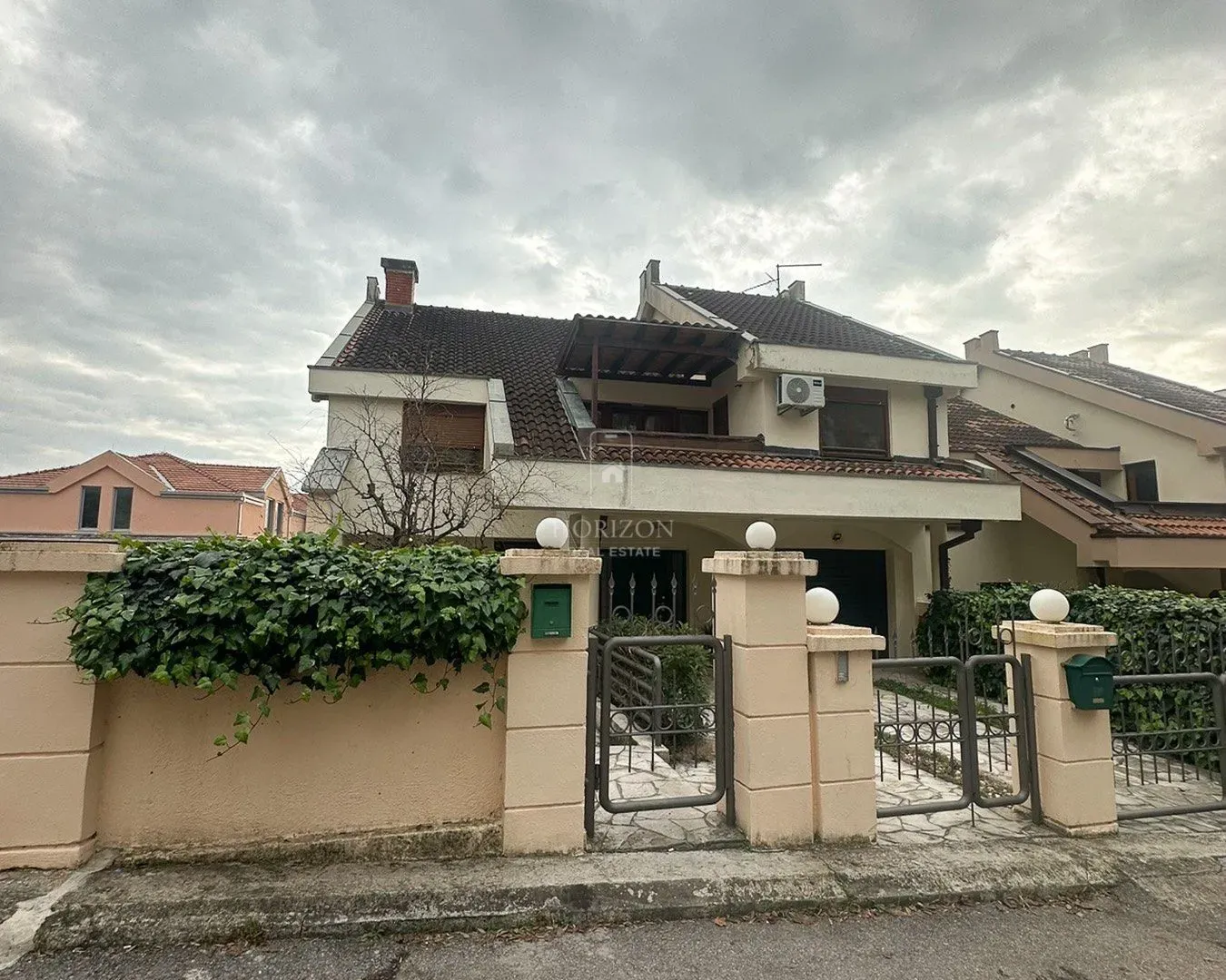 Rent, house, 300m², Gorica C, Podgorica