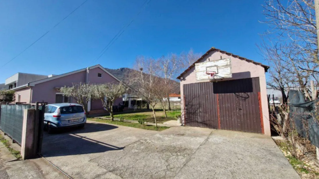 Prodaja, kuća, 150m², Tološi, Podgorica