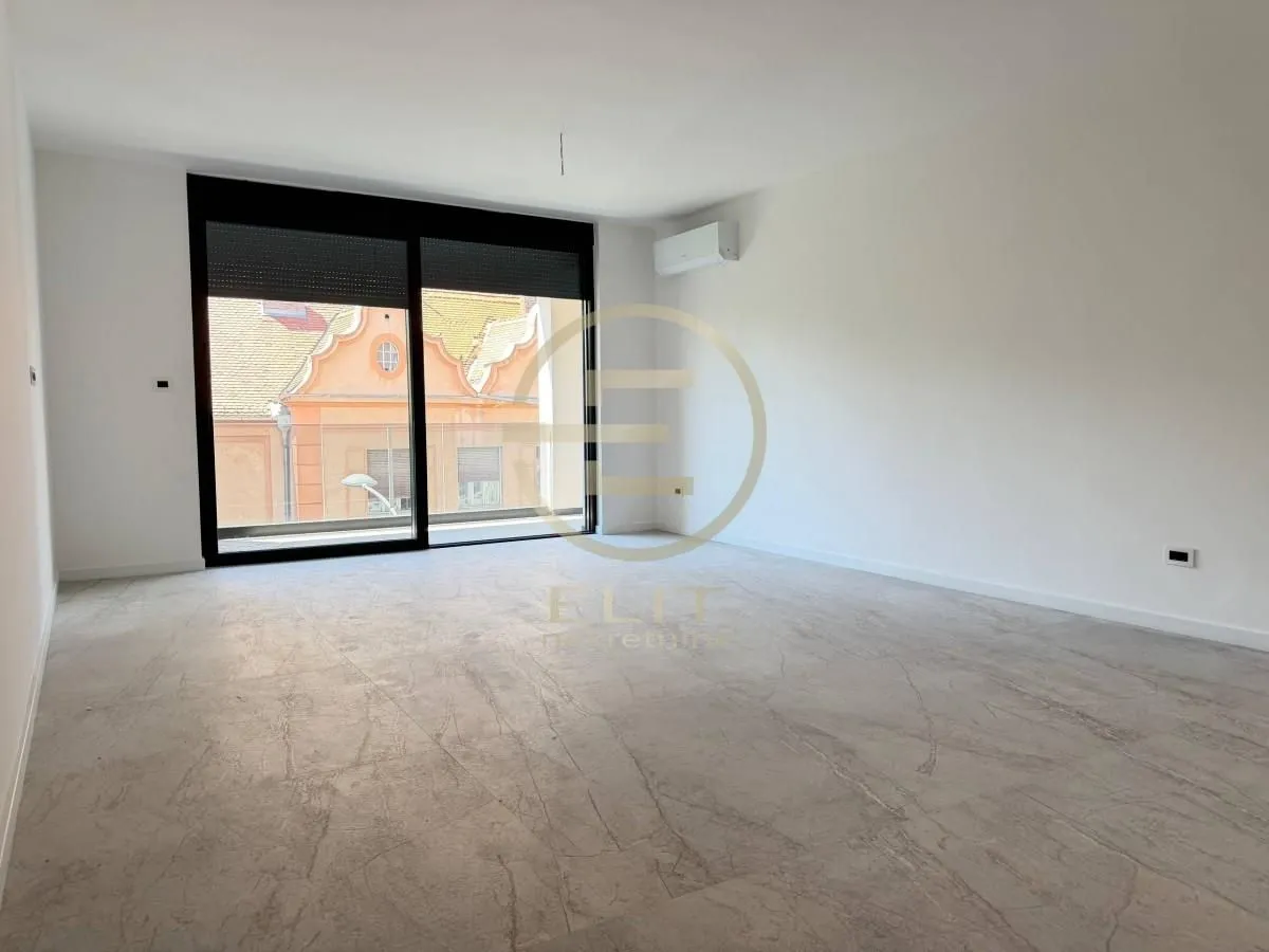 Prodaja, stan, 120m², Stari grad, Novi Sad