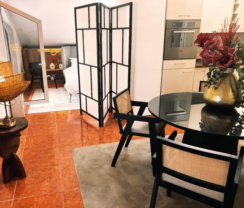 Prodaja, dvosoban stan, 90m², Dobrota, Kotor