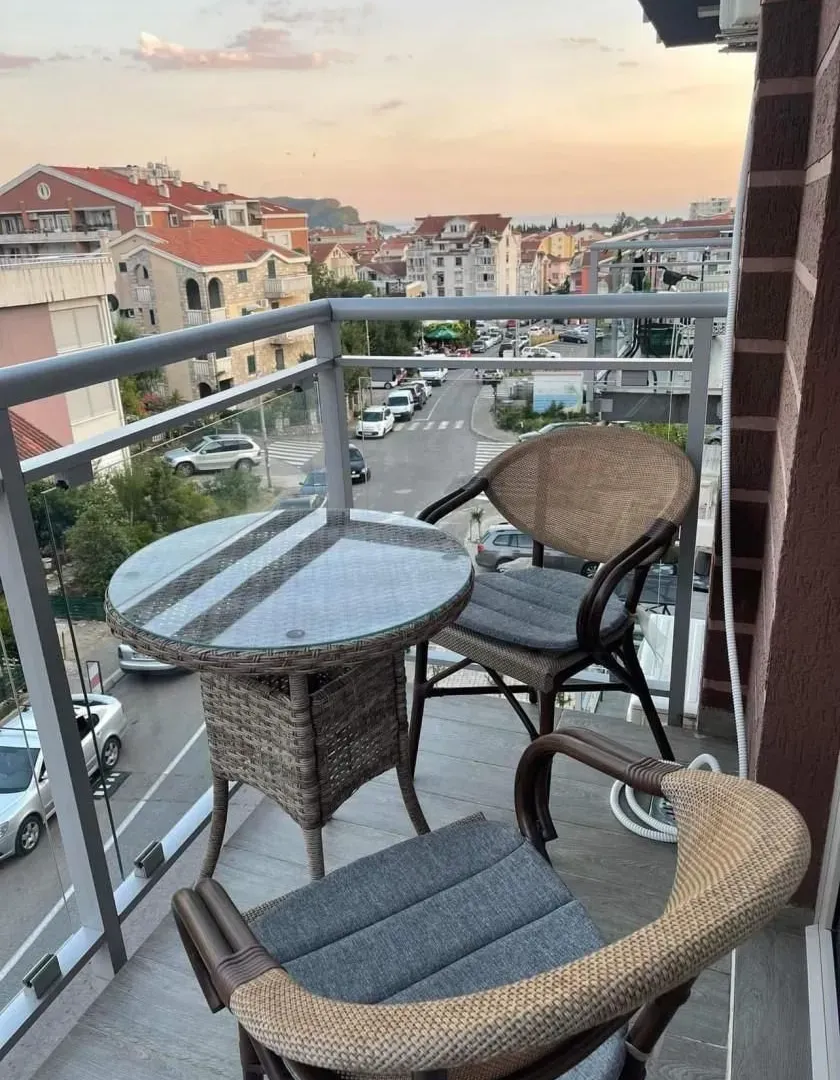 Prodaja, jednosoban stan, 43m², Lazi, Budva