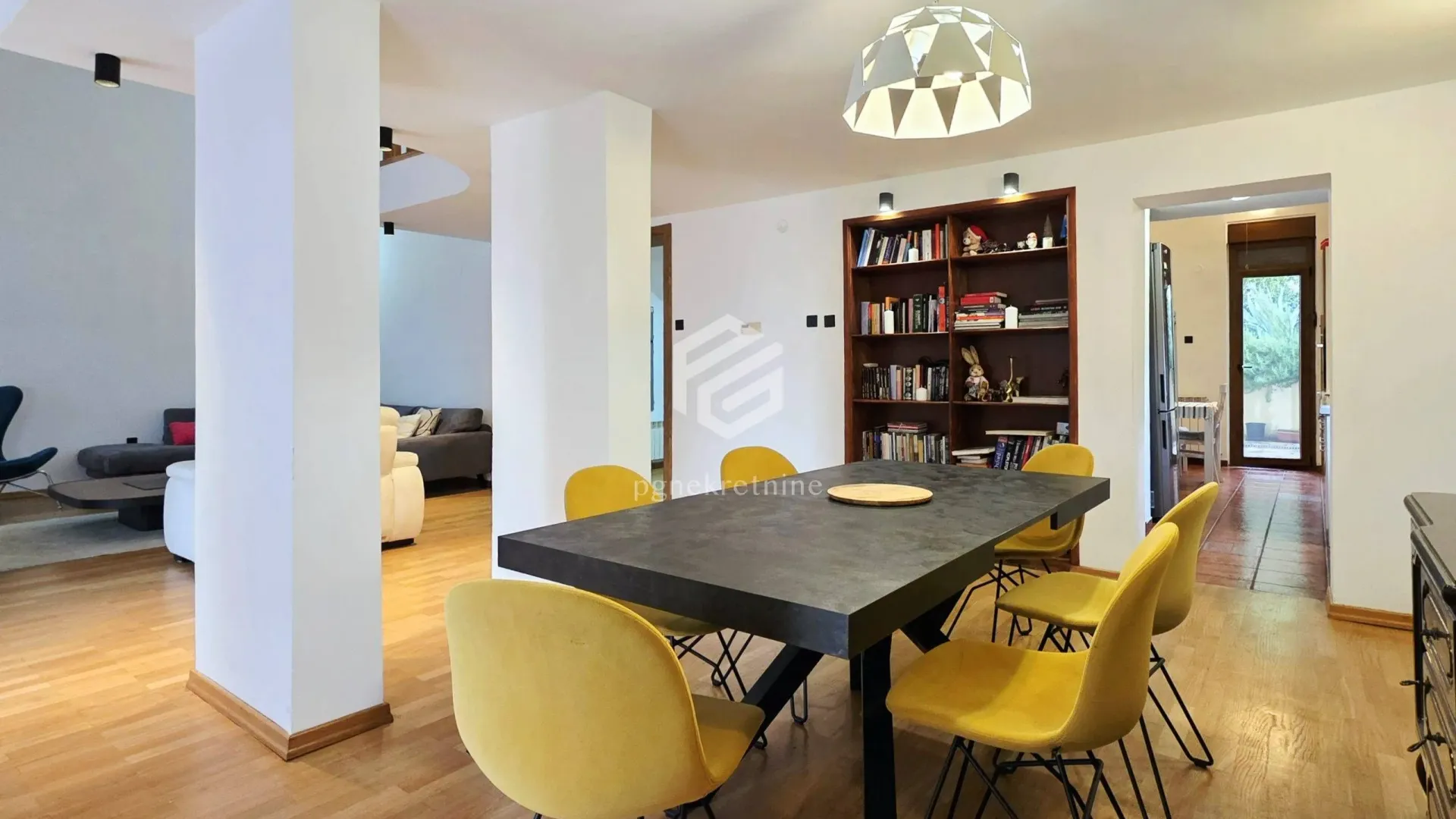 Rent, house, 285m², Gorica C, Podgorica