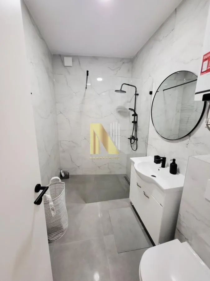 Izdavanje, trosoban stan, 73m², Centar, Novi Sad