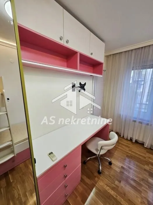 Rent, three bedroom apartment, 80m², Stari Grad, Beograd