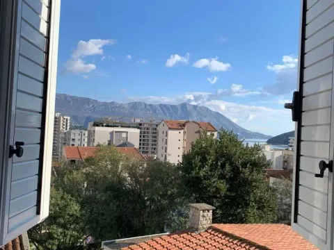 Rent, one bedroom apartment, 50m², Budva, Crna Gora - image 13