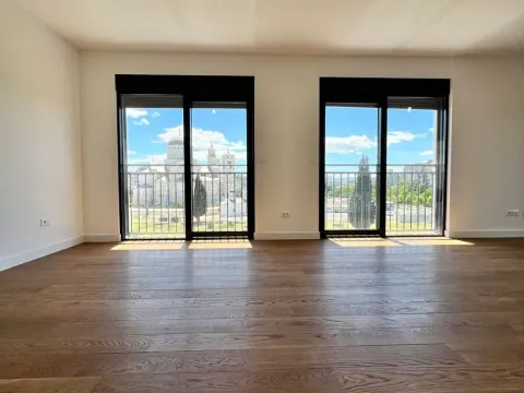 Prodaja, trosoban stan, 115m², Preko Morače, Podgorica - image 1