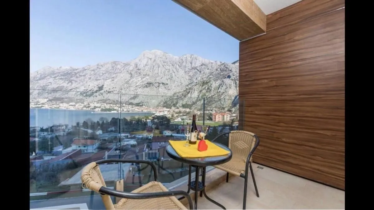 Rent, two bedroom apartment, 82m², Kotor, Crna Gora