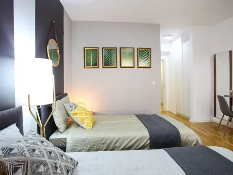 Izdavanje, trosoban stan, 198m², Budva, Crna Gora - image 10