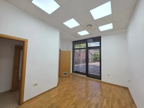 Prodaja, petosoban stan, 120m², Preko Morače, Podgorica - image 1