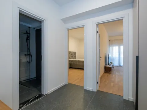 Izdavanje, jednosoban stan, 57m², Momišići, Podgorica - image 9