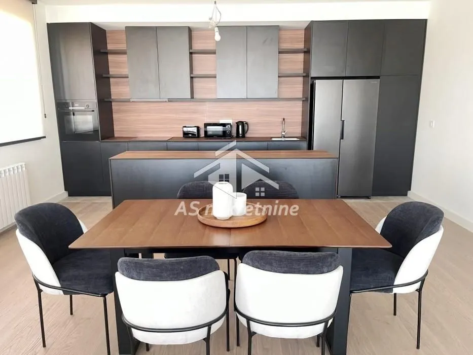 Izdavanje, četvorosoban stan, 152m², Savski Venac, Beograd