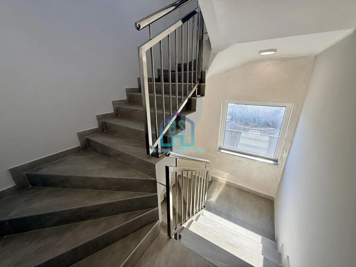Prodaja, trosoban stan, 72m², Alibegovac, Petrovaradin