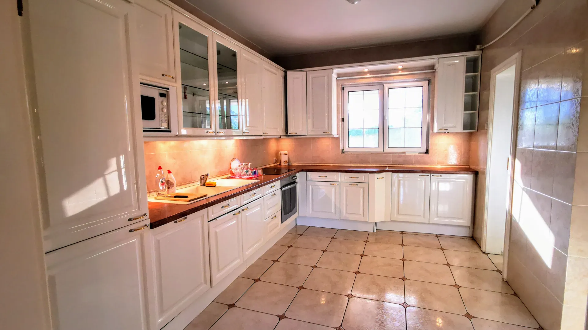 Sale, house, 308m², Tološi, Podgorica
