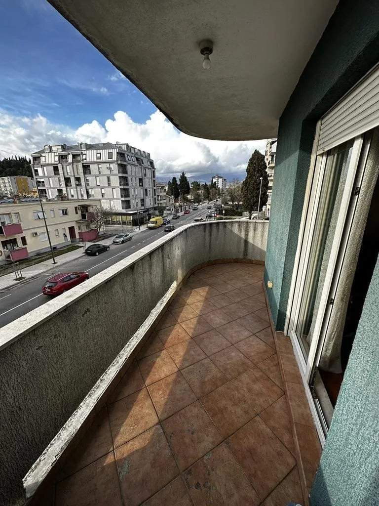 Izdavanje, dvosoban stan, 75m², Ljubović, Podgorica
