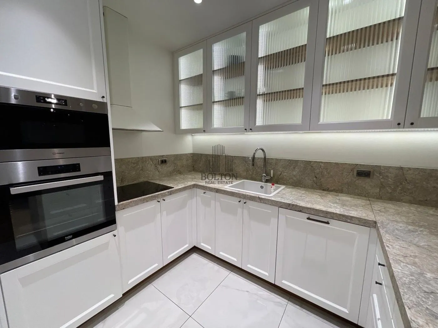 Rent, two bedroom apartment, 104m², Vračar, Šid