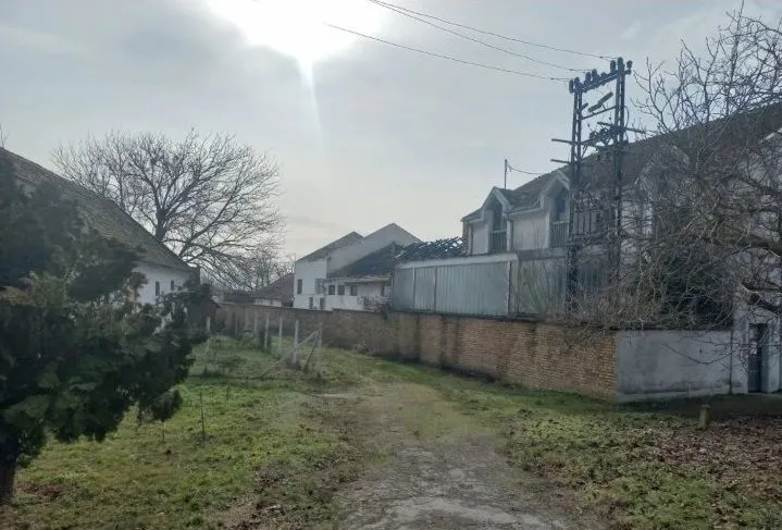 Sale, office space, 1310m², Baranda, Opovo