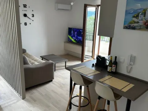 Rent, one bedroom apartment, 50m², Mažina, Tivat - image 3