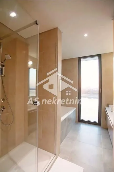 Izdavanje, četvorosoban stan, 142m², Savski Venac, Beograd