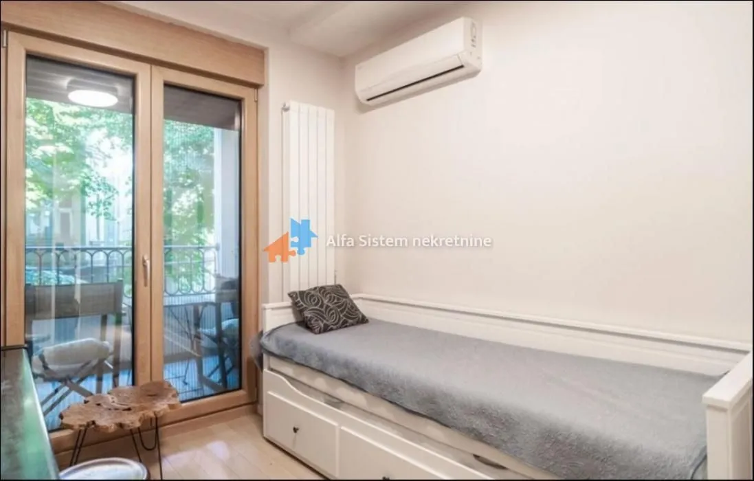Rent, four bedroom apartment, 103m², Stari Grad, Beograd