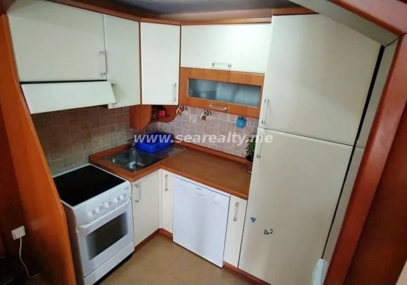 Sale, two bedroom apartment, 95m², Sveti Stefan, Budva