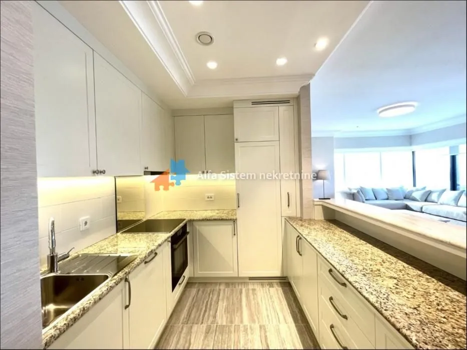 Izdavanje, četvorosoban stan, 123m², Novi Beograd Blok 65, Novi Beograd Sve Podlokacije