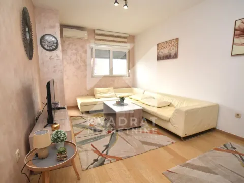 Izdavanje, jednosoban stan, 46m², City Kvart, Podgorica - image 1