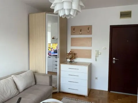 Prodaja, jednosoban stan, 28m², Novi Sad, Srbija - image 1