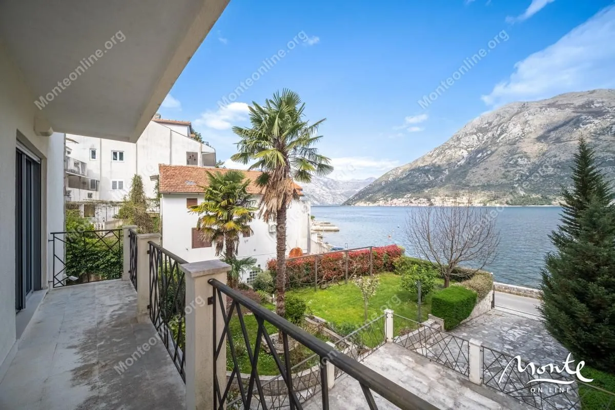 Sale, house, 484m², Stoliv, Kotor