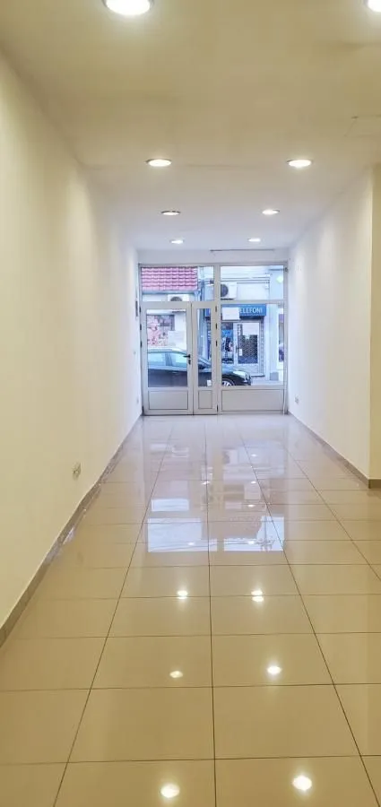 Izdavanje, poslovni prostor, 42m², Negotin, Srbija