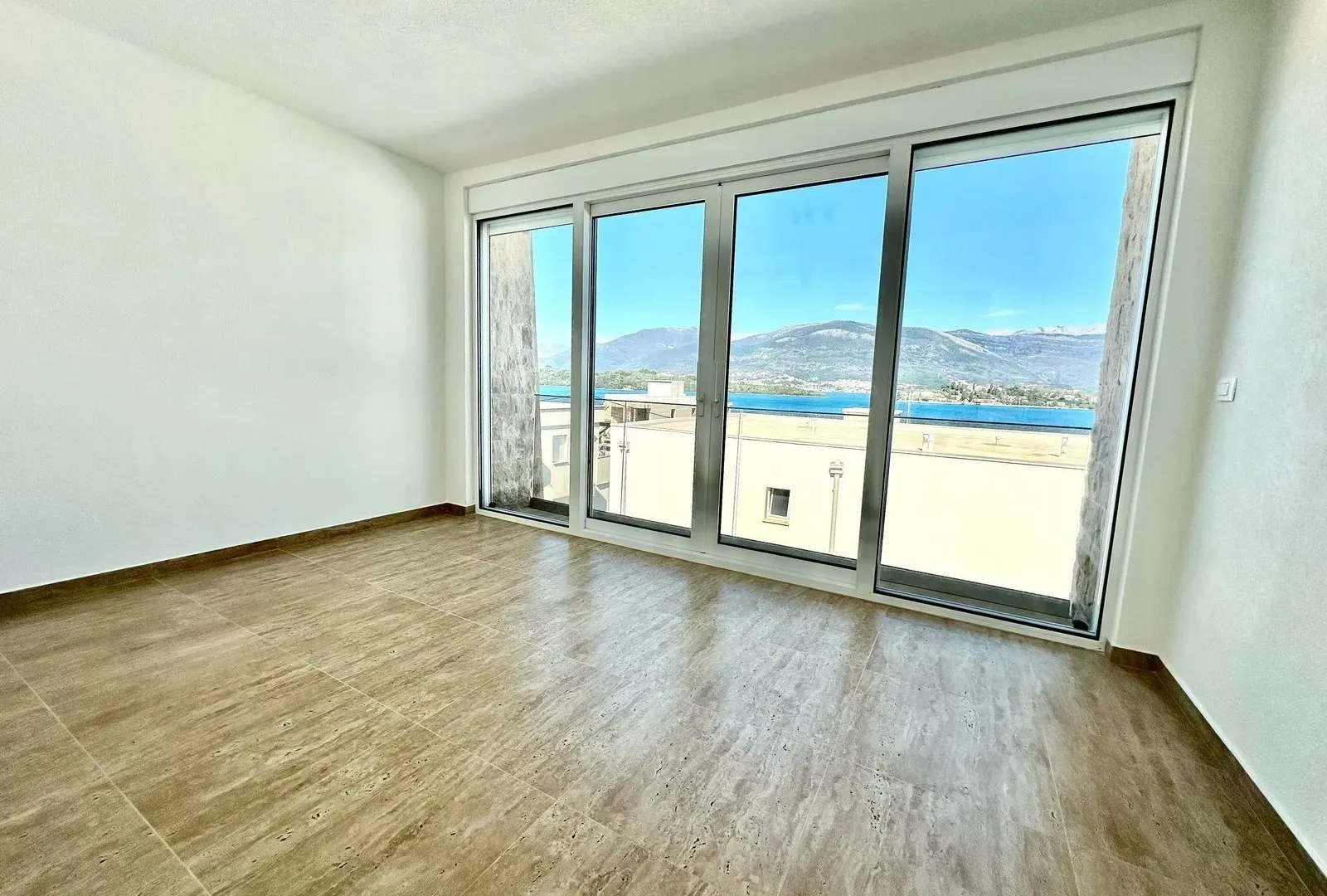 Prodaja, dvosoban stan, 75m², Đuraševići, Tivat