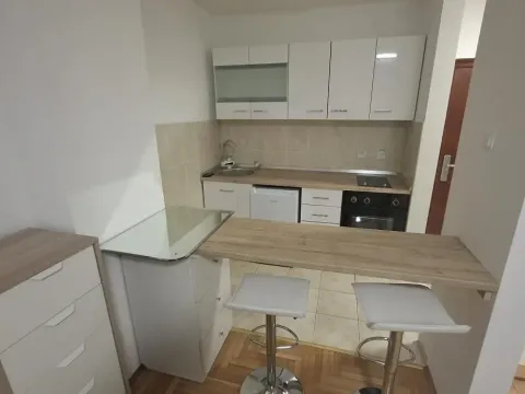 Izdavanje, garsonjera, 29m², Podbara, Novi Sad Sve Podlokacije - image 5