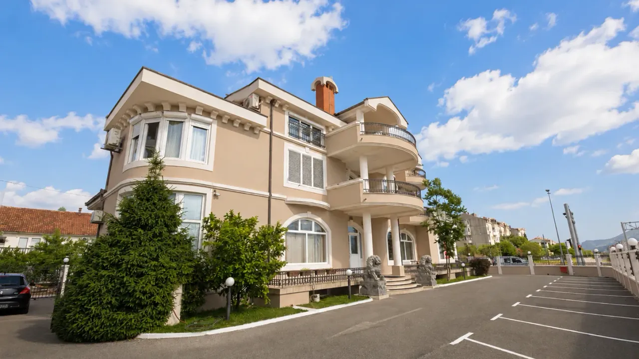 Rent, office space, 500m², Stari Aerodrom, Podgorica