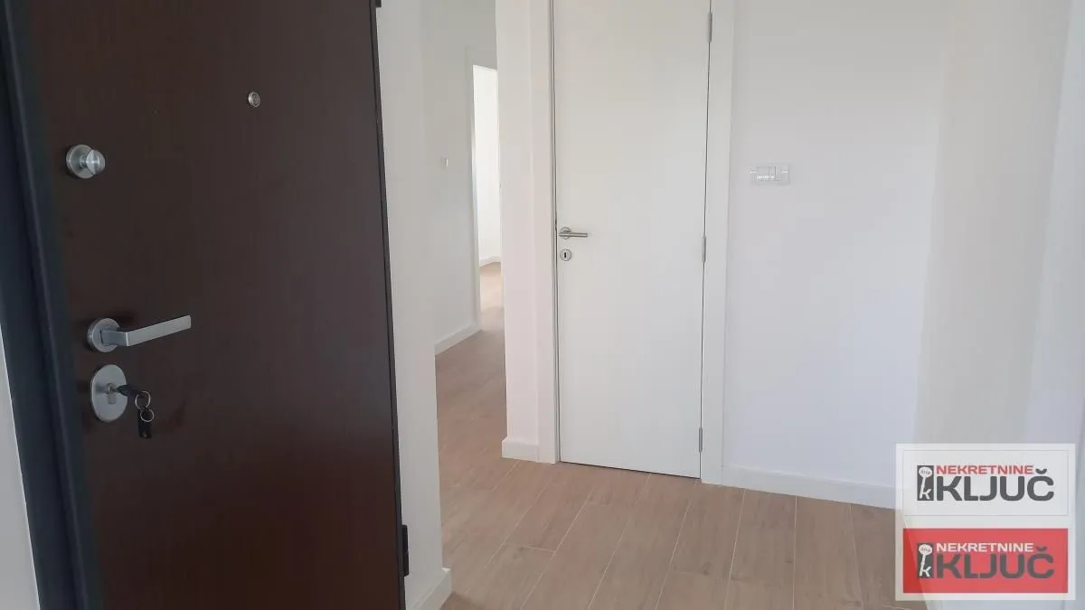 Prodaja, četvorosoban stan, 70m², Sremska Kamenica, Petrovaradin