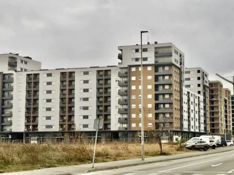 Izdavanje, dvosoban stan, 47m², Stari Aerodrom, Podgorica - image 12