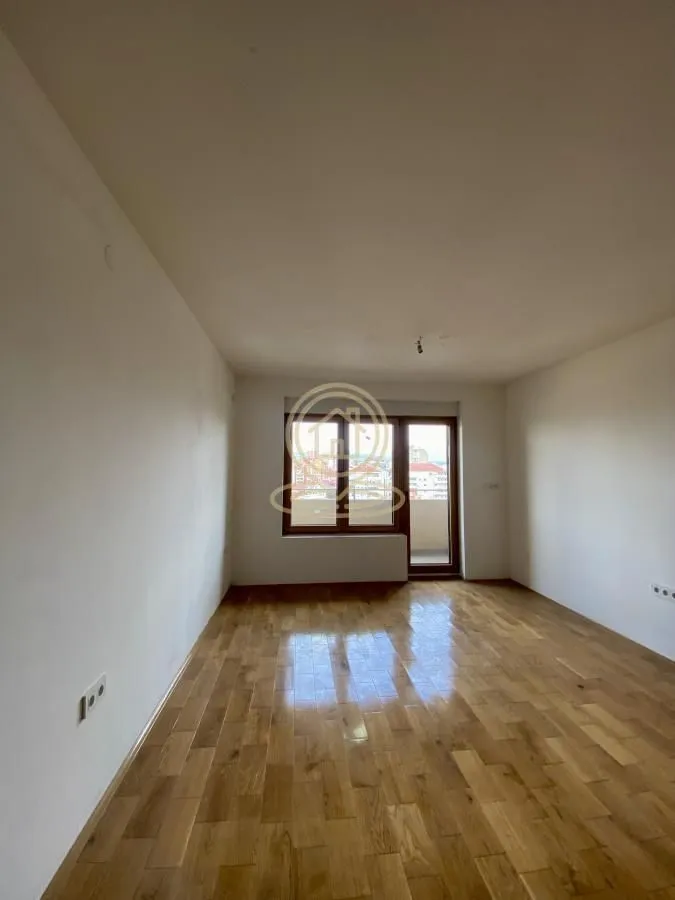 Prodaja, četvorosoban stan, 95m², Crveni Pevac, Niš