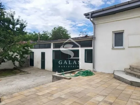 Kuća in Zeleno Brdo