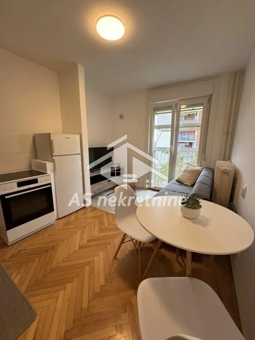 Izdavanje, dvosoban stan, 44m², Čukarica, Beograd