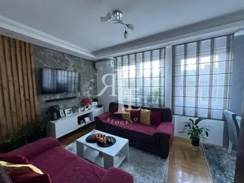 Prodaja, trosoban stan, 40m², Vojvode Vlahovica, Beograd