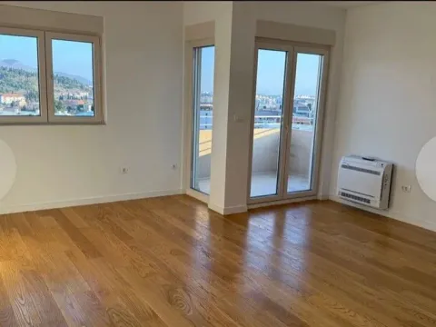 Izdavanje, dvosoban stan, 71m², Central Point, Podgorica - image 5