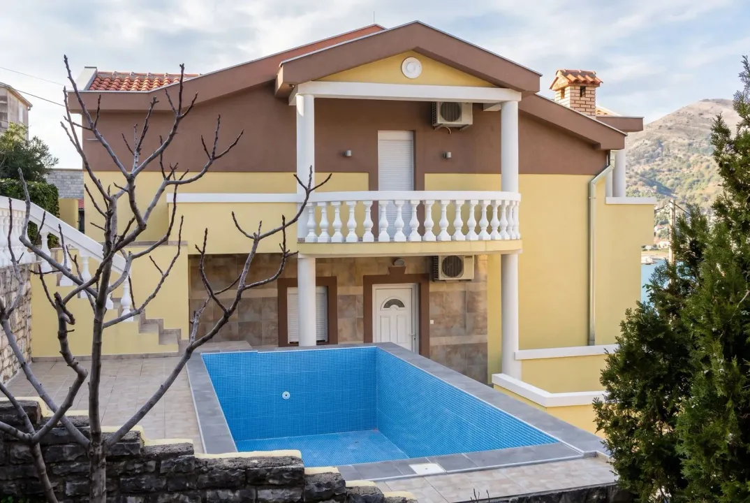 Sale, house, 228m², Tivat, Crna Gora