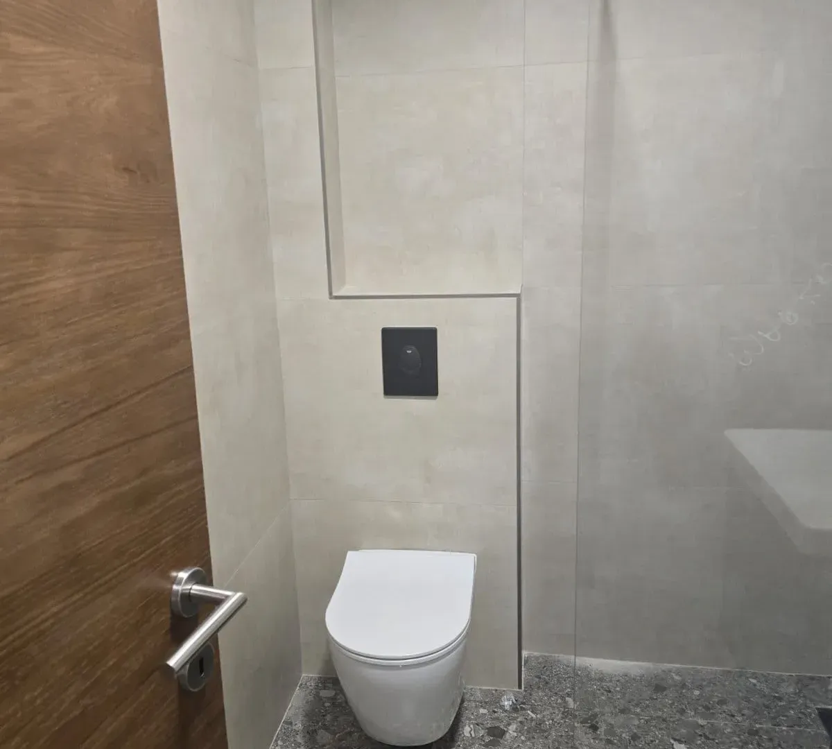 Izdavanje, trosoban stan, 81m², Pobrežje, Podgorica
