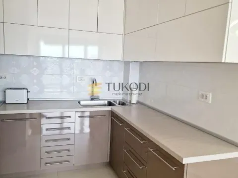 Izdavanje, trosoban stan, 101m², Centar, Novi Sad - image 9