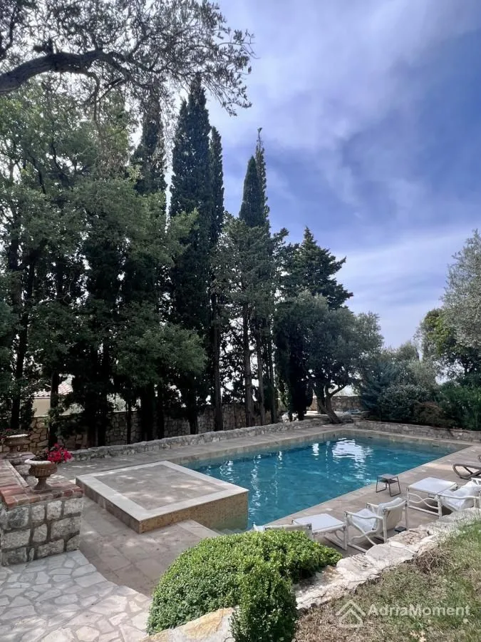 Prodaja, kuća, 550m², Reževići, Budva